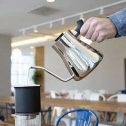 Fellow Stagg 1L Pour-Over Kettle - Polished Steel -Coffee Machine Shop TG7A6179